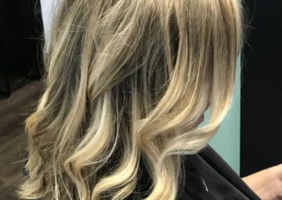Blonde side view: multi dimensional hair color